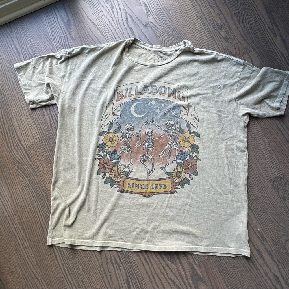 Preowned Woman’s Billabong with Dancing Skeleton Tshirt. Vintage Army Green. XL